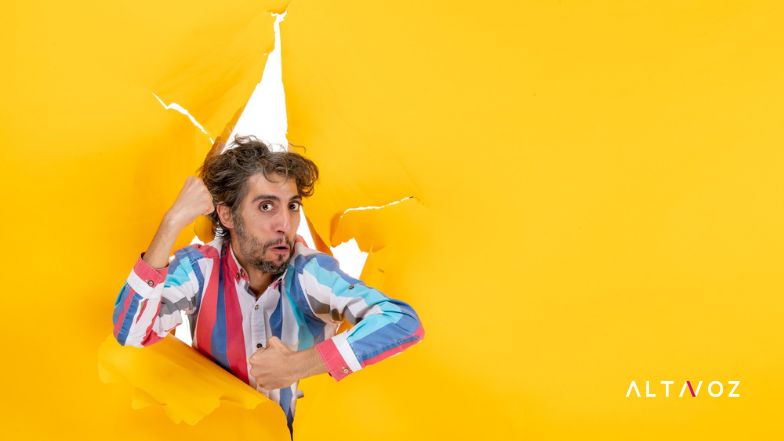 creatividad publicitaria con elementos visuales y copy persuasivo.